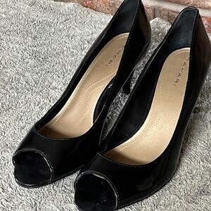 Tahari Marie Black Patent Peep Toe Heels Pumps Women’s 8M Classic Career